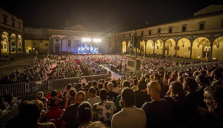 Capodanno Piazza Santissima Annunziata Firenze 2